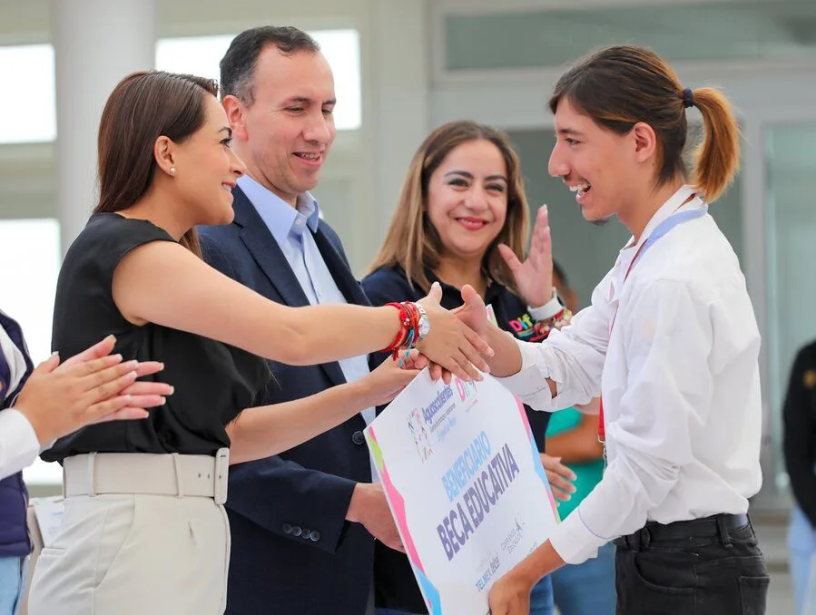 ¿Cuáles son las becas para estudiantes en México 2023?