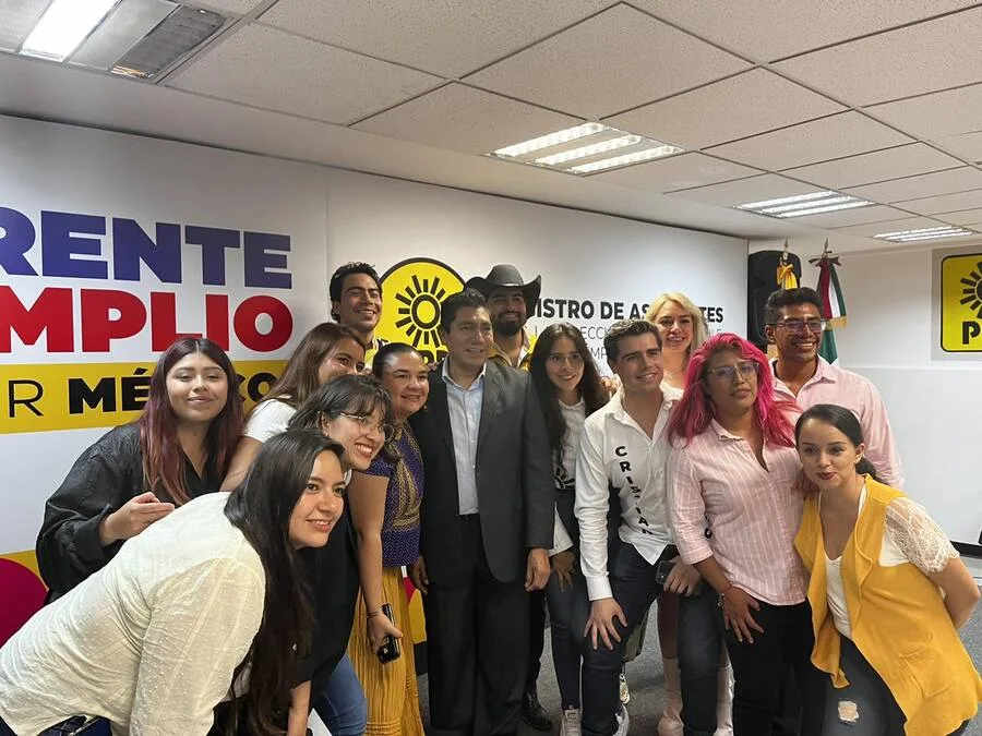 Encarcelan por difamación al político José Luis Preciado