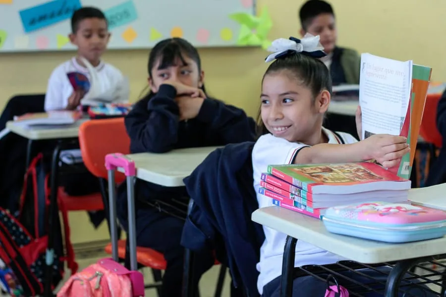Alumnos de educación básica de la SEP son bienvenidos al regreso a clases