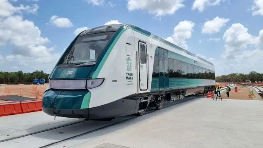 Se detiene Tren Maya mientras viajaba AMLO a bordo