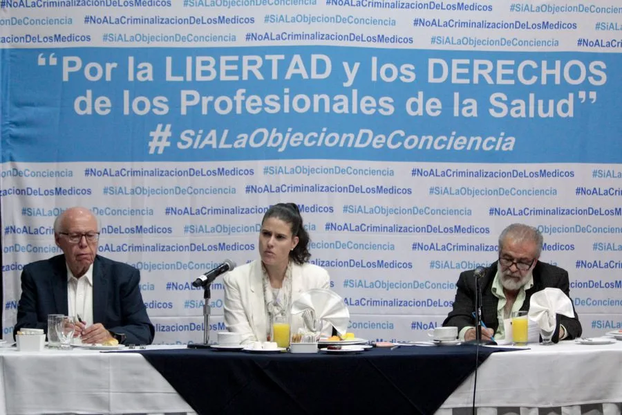 medicos-ile-objecion