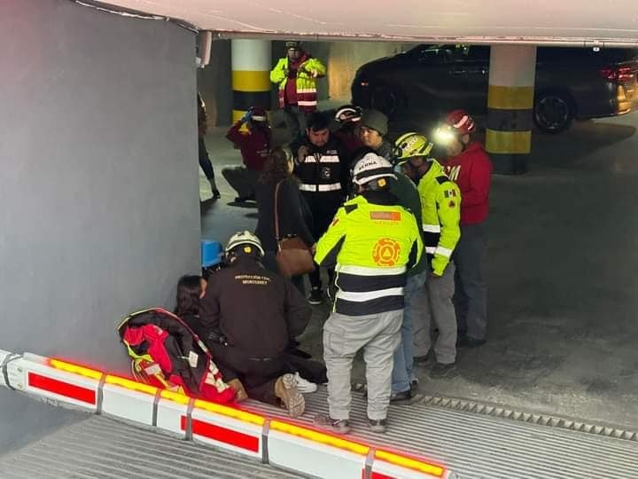 elevador con 11 personas se cae e hospital de Monterrey