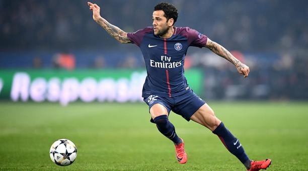 Quien es dani alves? de que se le acusa?