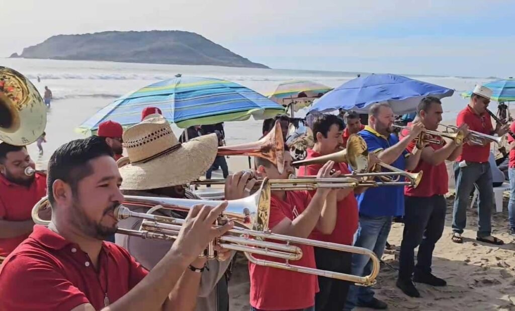 ¿Por qué buscan prohibir la banda en las playas de Mazatlán?: La gentrificación y la turistificación en las zonas para vacacionar
