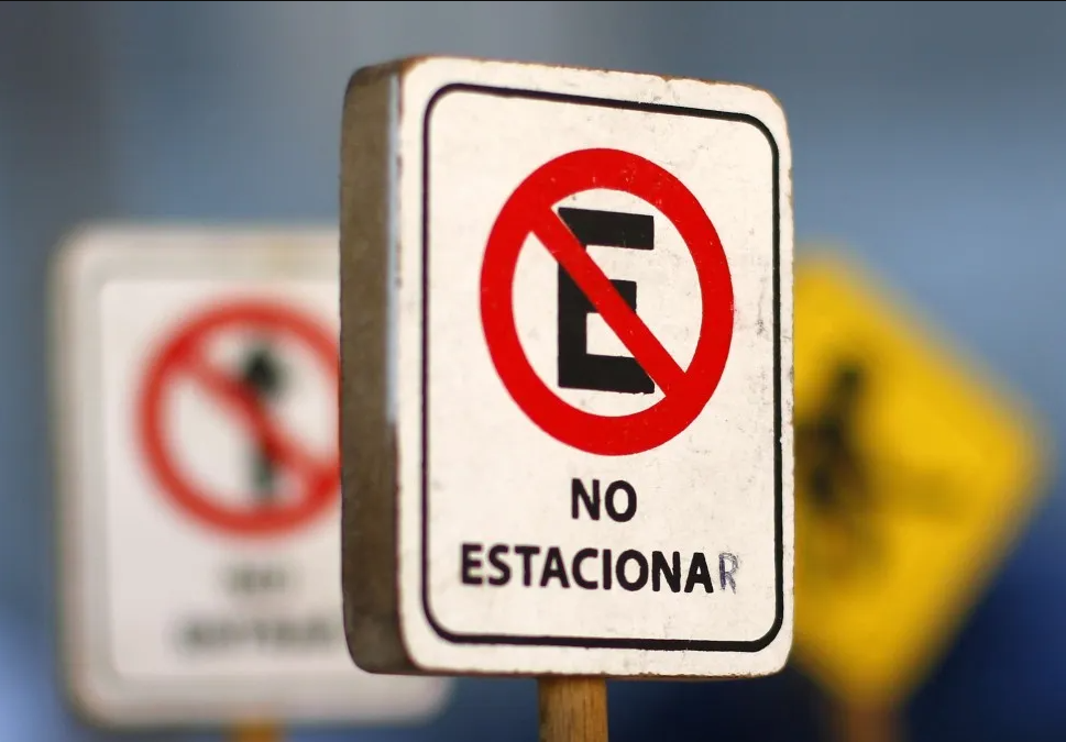 suben de precio las multas por no respetar señalamientos de no estacionarse