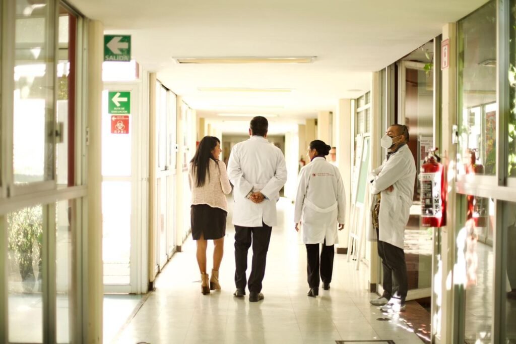 un techo se desplomó en la clinica del imss en cancun