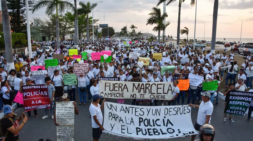 Layda Sansores destituye policias que marcharon en su contra