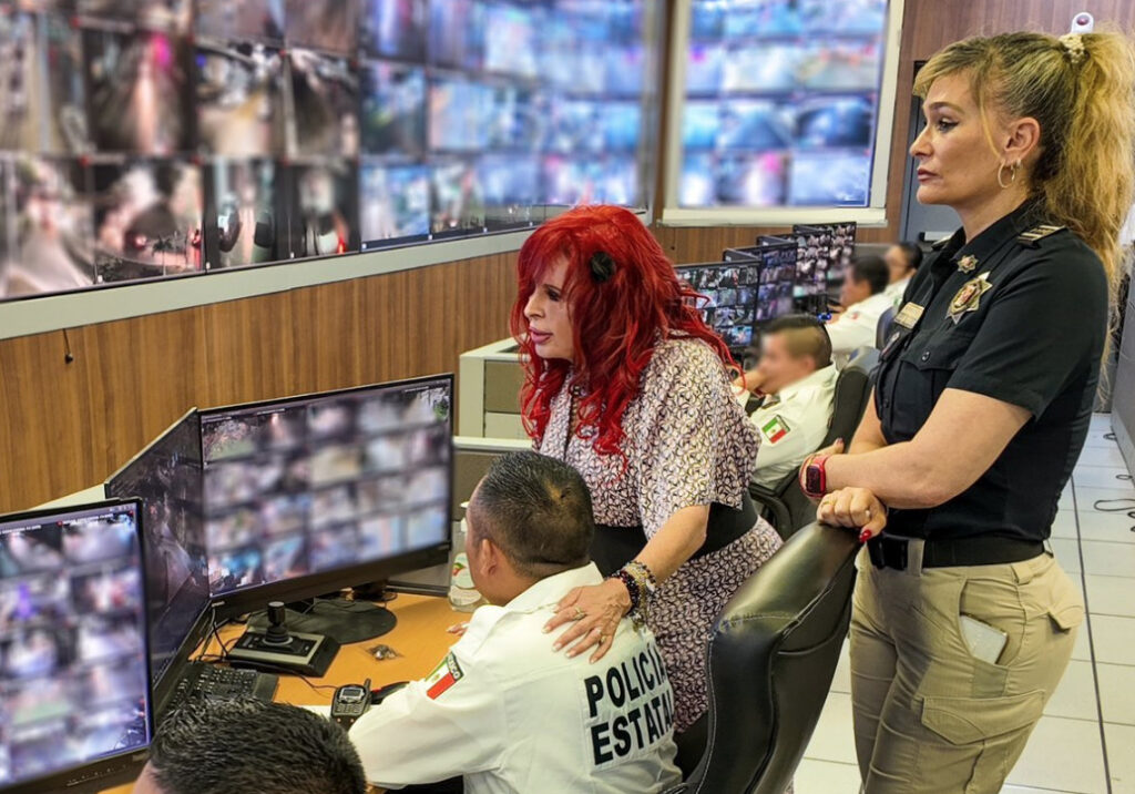 Layda Sansores destituye policias que marcharon en su contra