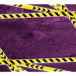 Brotan desechos de carne en descomposición desde una coladera en Nezahualcóyotl, Estado de México