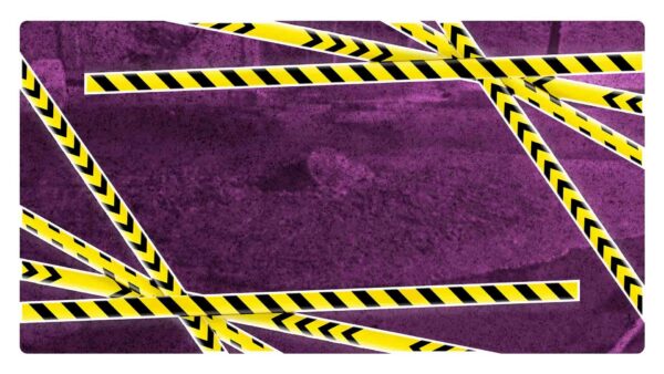 Brotan desechos de carne en descomposición desde una coladera en Nezahualcóyotl, Estado de México