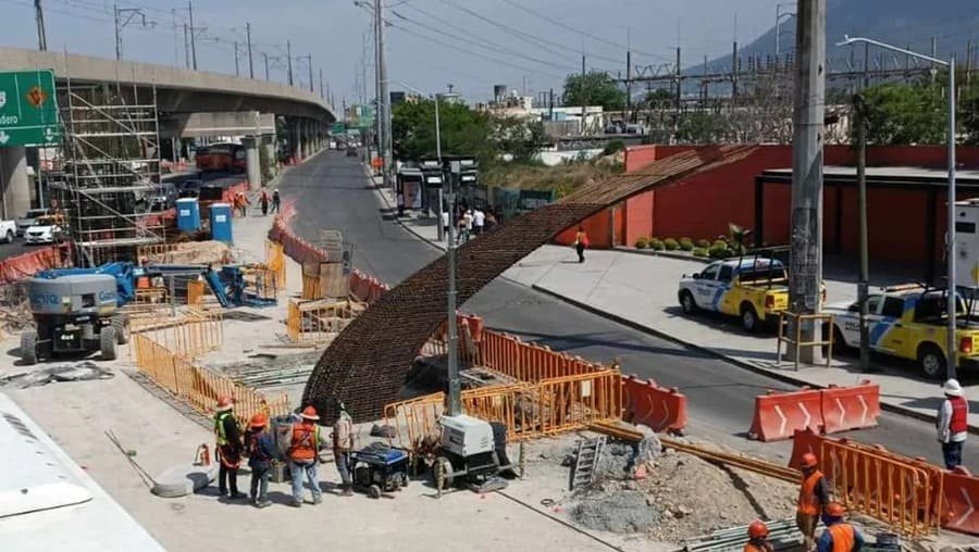 cae estructura el linea 6 del metro en monterrey