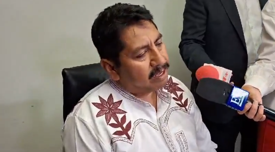 Senador justifica el sacrificio de gallina en el senado con el artículo segundo constitucional
