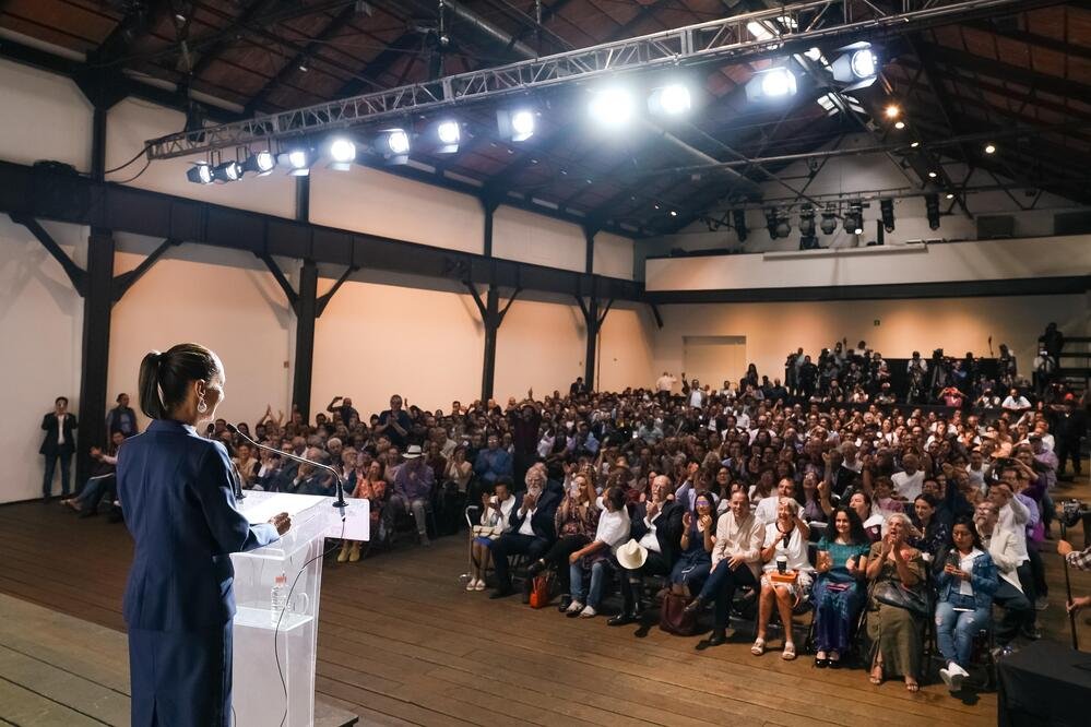 Más De 900 Intelectuales Y Artistas Respaldan A Claudia Sheinbaum