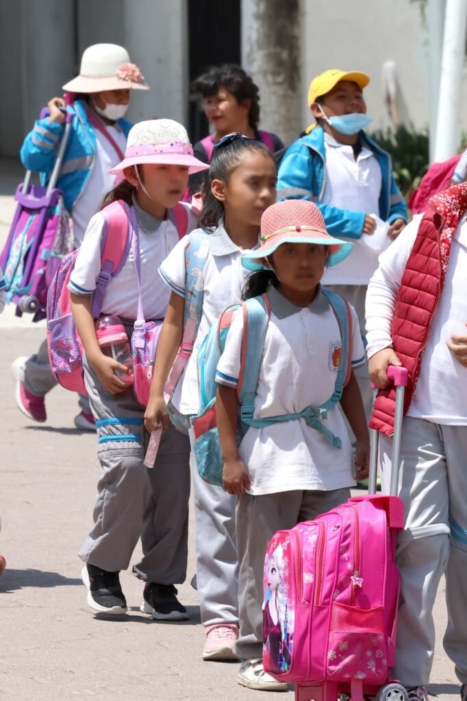 SEP cambia horario de clases por ola de calor