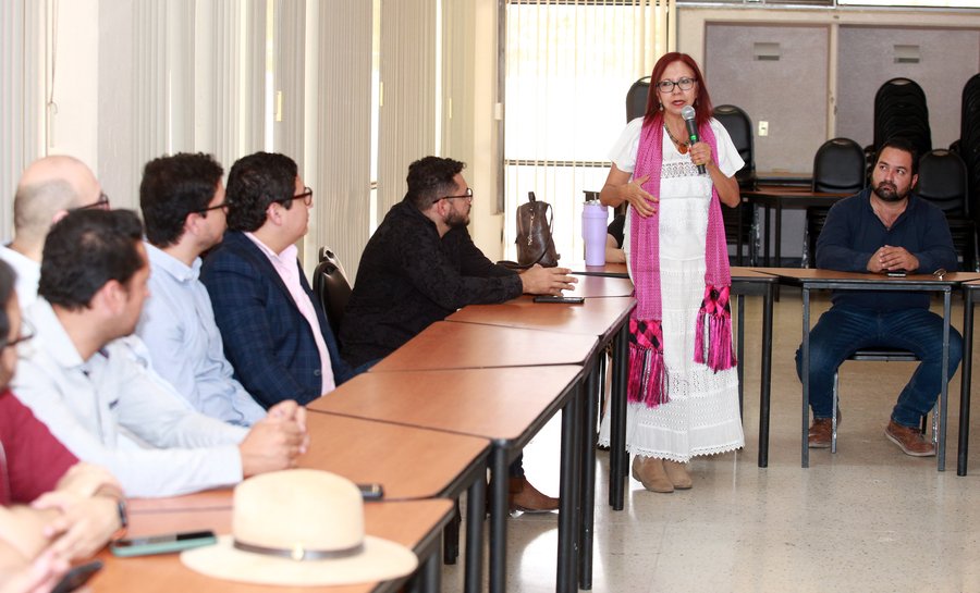 Titular de la SEP se reúne con escuelas públicas y privadas en Chihuahua; confirma sobre Libros de Texto Gratuitos en lenguas indígenas