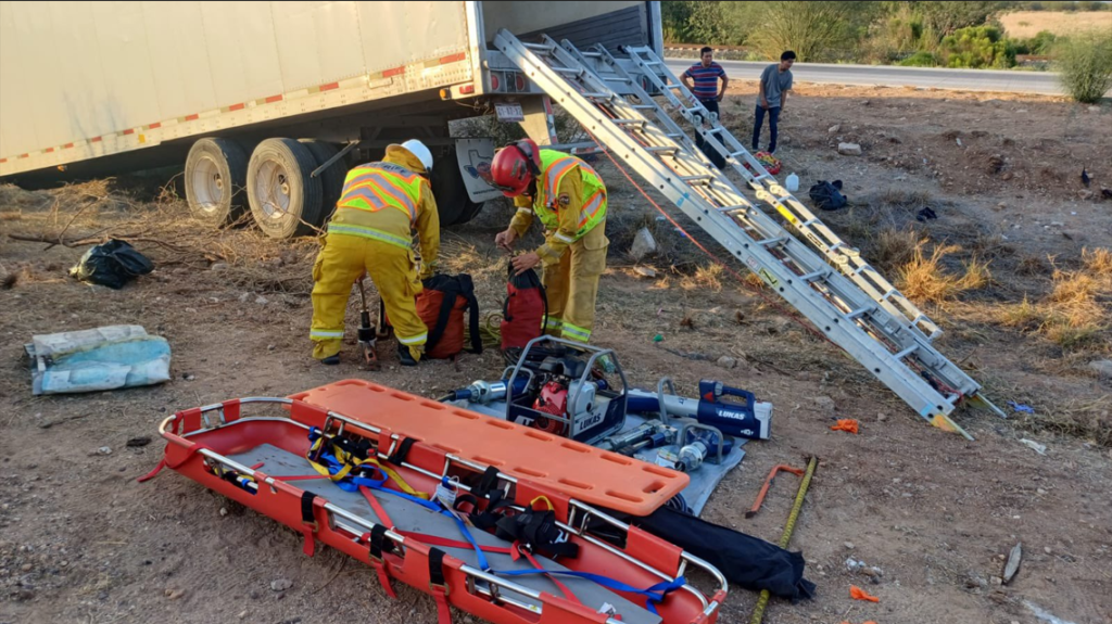 Tras el accidente de un tractocamión en el estado de Sonora, la mayoría de los migrantes huyeron del lugar