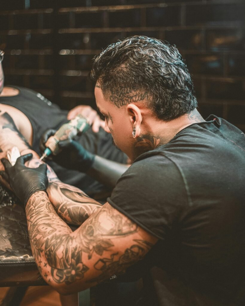 Vaticano prohibe a sus empleados tener tatuajes y percings