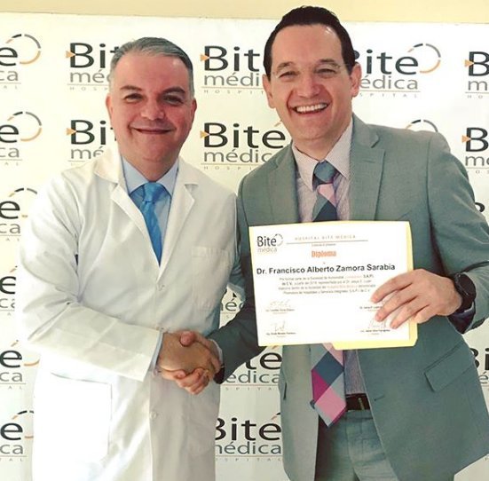 el doctor jesus lujan es conocido como el rey del parto inducido
