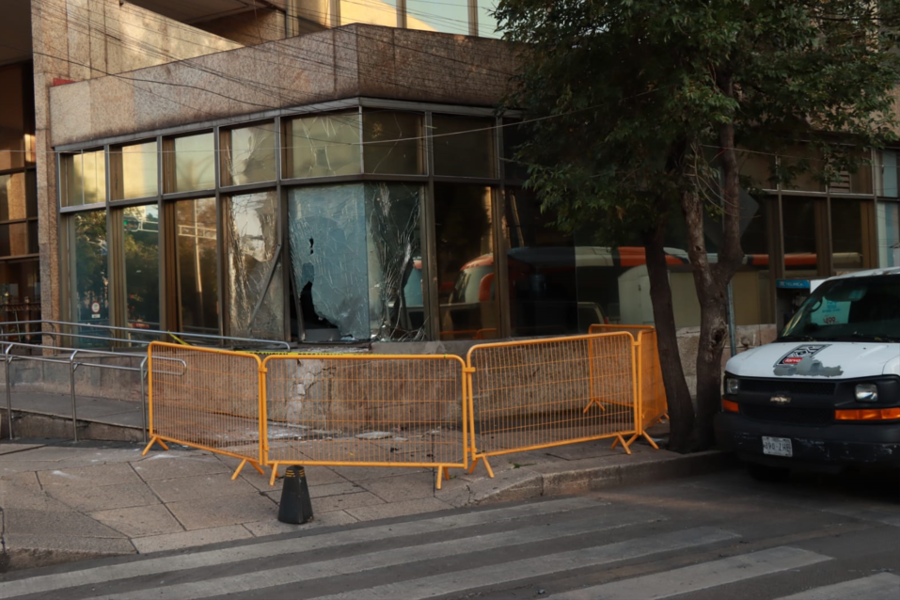 Registran explosión en la sede de la Secretaría de Bienestar