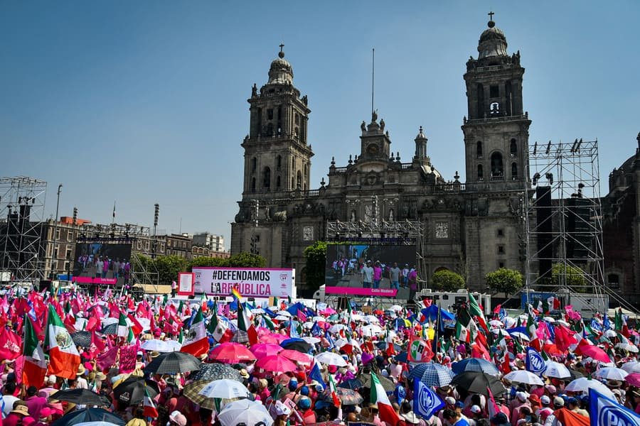 orador de la marcha de la mare a rosa en el zócalo
