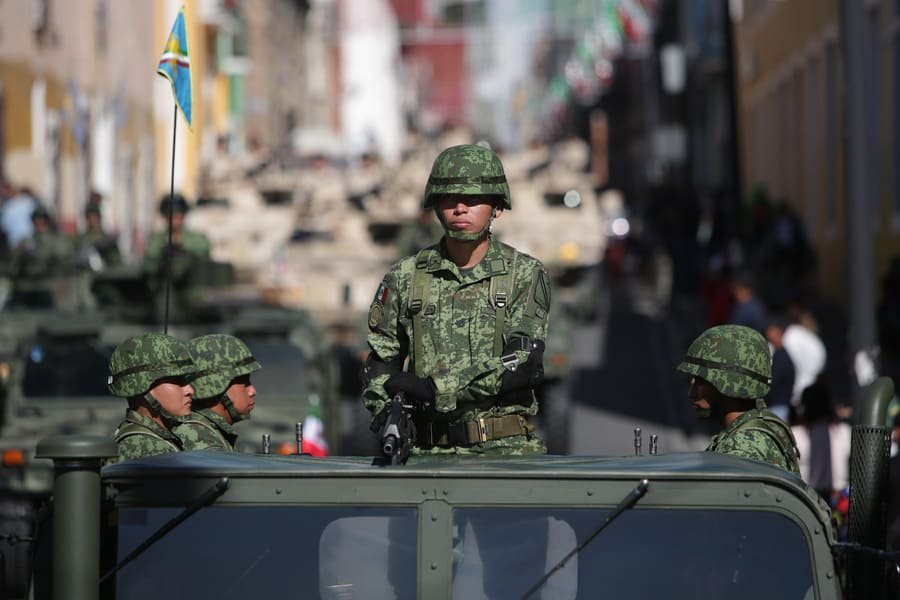 A que hroa es el desfile del 16 de septiembre