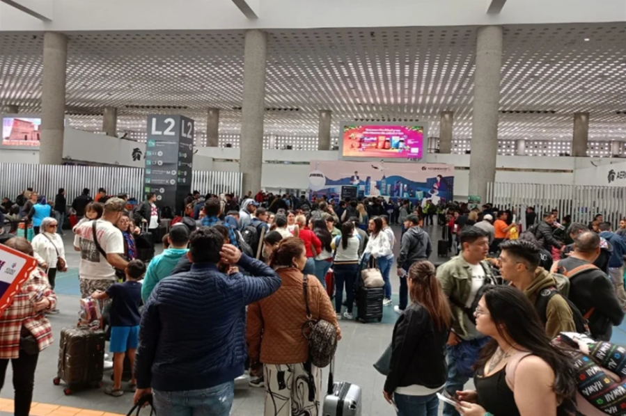 Caos aéreo en AIFA y AICM por banco de niebla este 22 de noviembre; 96 vuelos sufren afectaciones