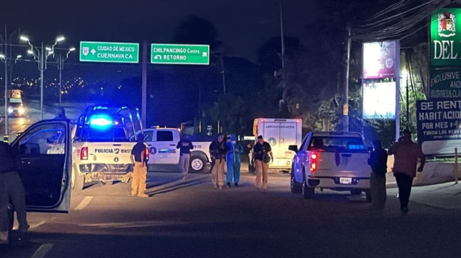 Abandonan camioneta con 11 cuerpos adentro en Chilpancingo, Guerrero. Evelyn Salgado no se pronuncia