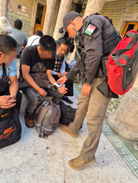 Rescatan a 27 personas migrantes de un hotel en Chihuahua