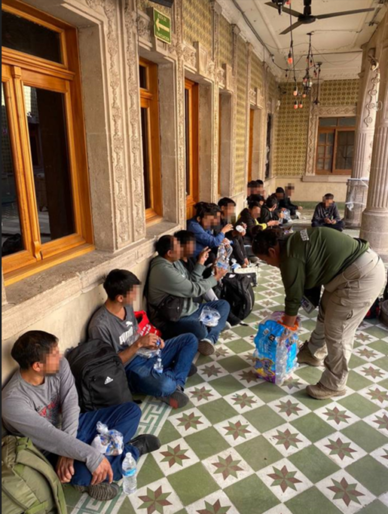 Rescatan a 27 migrantes en un hotel en el centro de Chihuahua