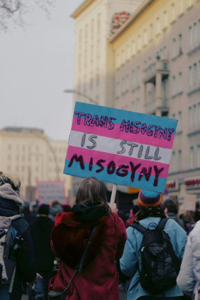 Hija trans Elon Musk se posiciona en contra de Trump