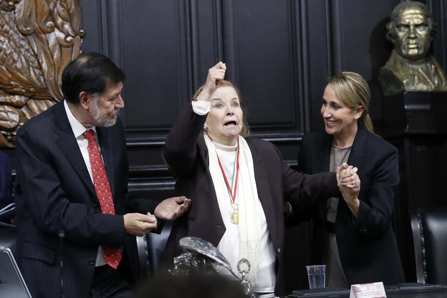 Senado de la República entrega la medalla Belisario Domínguez a la periodista Ninfa María Deándar Martínez