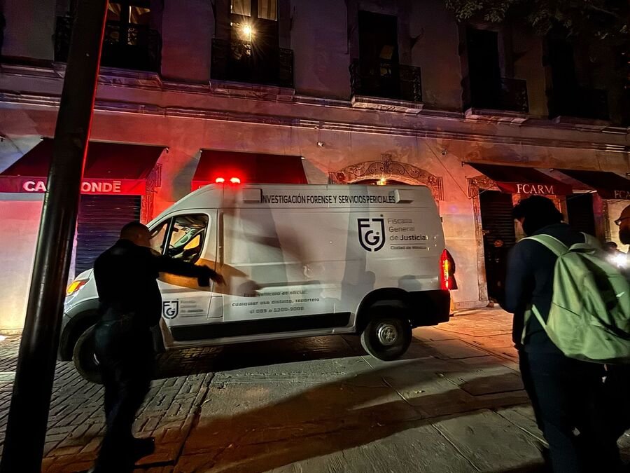 Hallan a dos extranjeros sin vida en inmueble de la alcaldía Cuauhtémoc; información extraoficial revela que podrían haber muerto por violencia o intoxicación. La Fiscalía capitalina lleva el caso