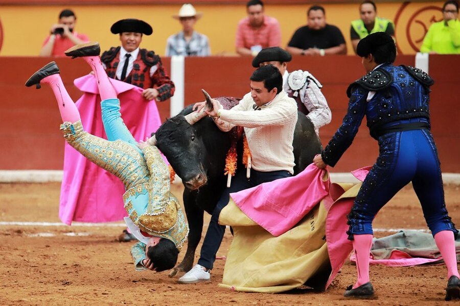 Cornean al torero Emilio Macías en la región anal y perianal durante corrida en Tlaxcala. Se encuentra estable con pronóstico reservado