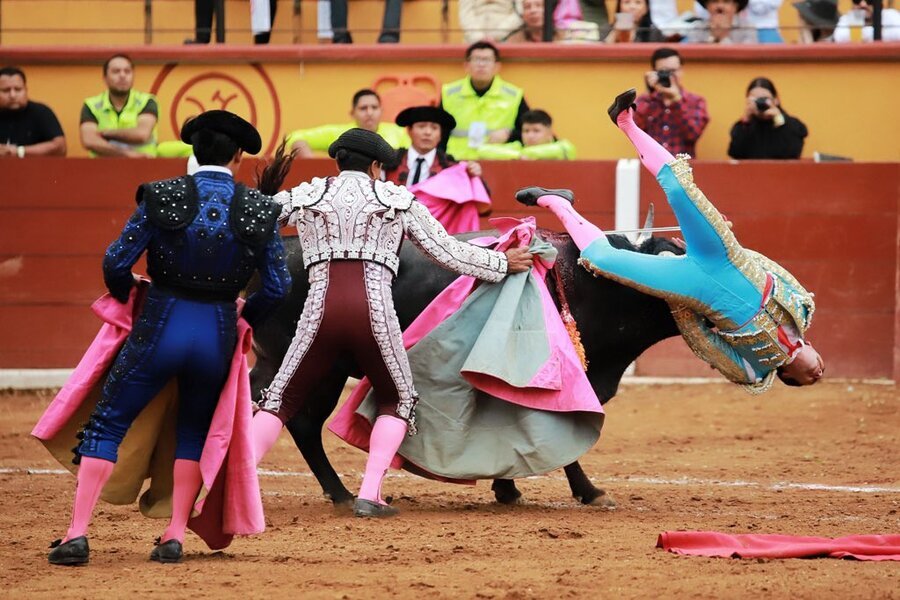 Cornean al torero Emilio Macías en la región anal y perianal durante corrida en Tlaxcala. Se encuentra estable