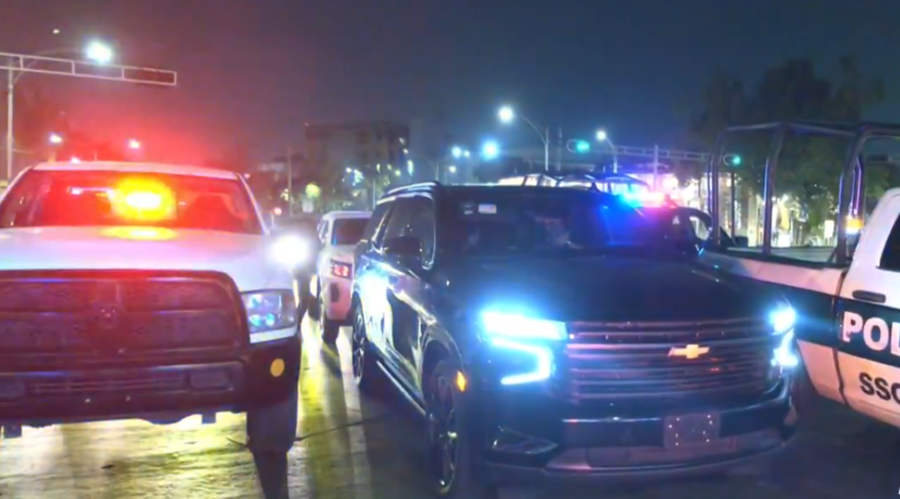 Policía de la CMDX busca personas que se dieron a la fuga en una camioneta blindada en Paseo de la Reforma: ya identificaron a uno de ellos. La camioneta tiene reporte de robo