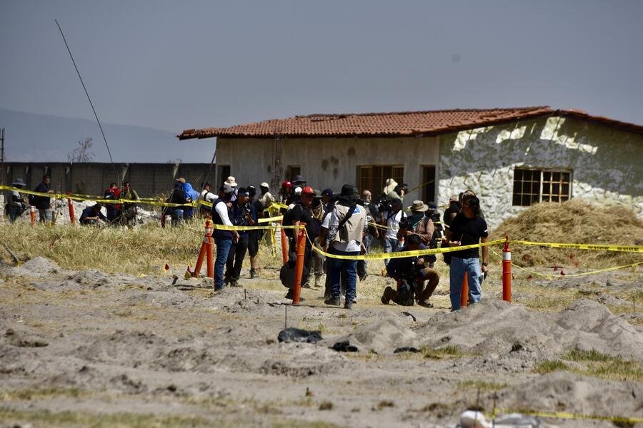 contratan a estudiantes de antropología para el caso teuchitlán
