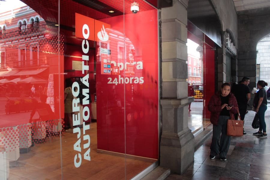 cierran bancos durante cinco días