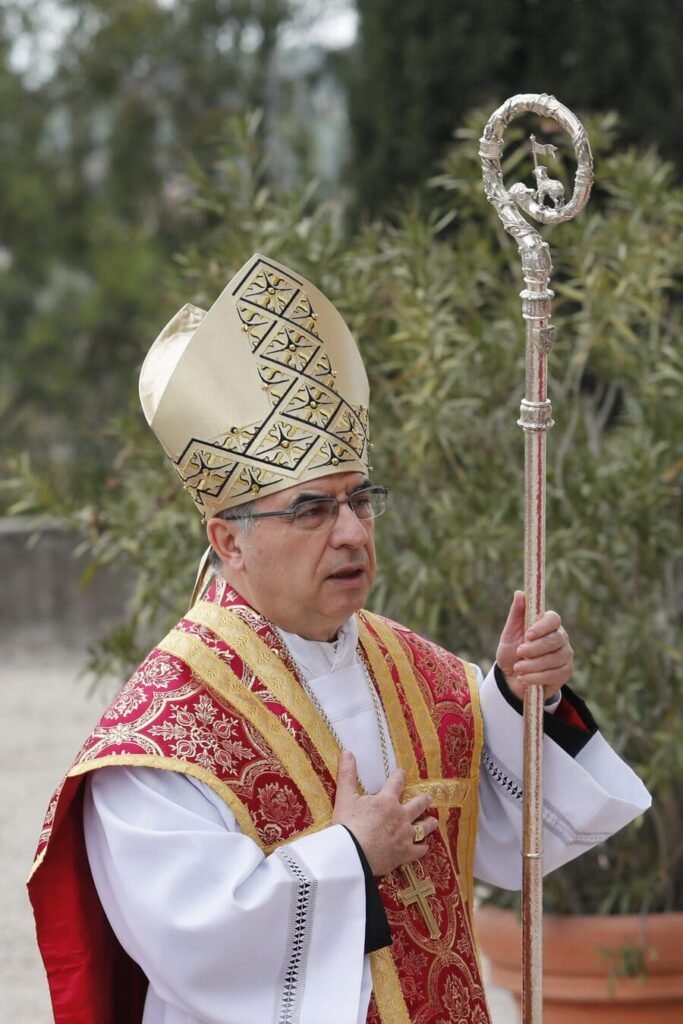 quién es el cardenal giovvani ángelo becciu
