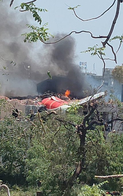 choque de un avión con destino a londe deja 241 muertos en la India