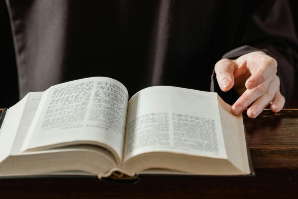 Detenido Antonio Cabrera, sacerdote de los Legionarios de Cristo, por presunta violación a un menor