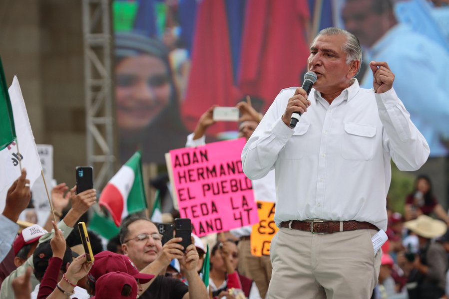 Hernán Bermúdez, exsecretario de Seguridad de Tabasco es prófugo de la justicia; lo busca la FGR y la Interpol