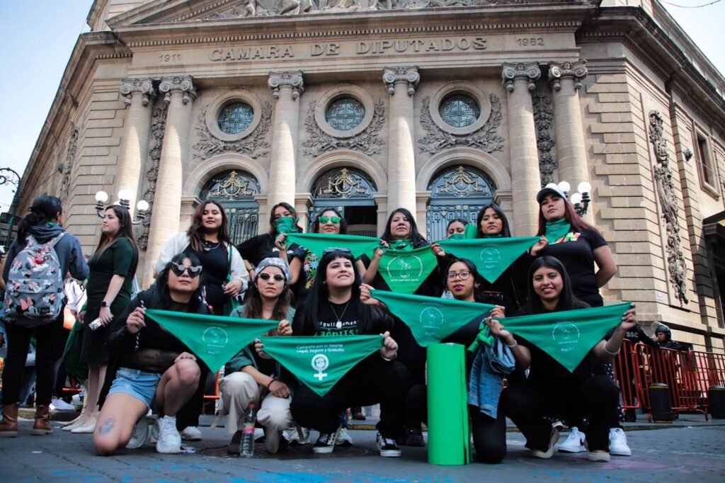 Catedral Metropolitana responde a la proyección en su fachada donde se habla sobre el aborto y los derechos de la comunidad LGBTIQ+