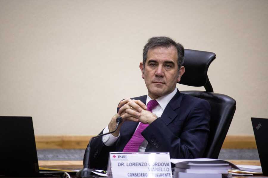 Corte ordena a la SEP eliminar mención de Lorenzo Córdova en los libros de texto sobre actos de discriminación