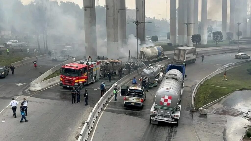 foto de Iztapalapa: explosión de pipa