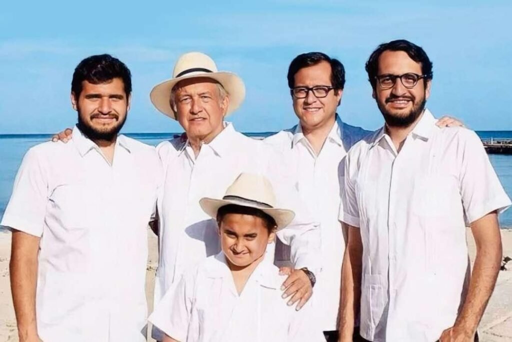 foto de los hijos de amlo
