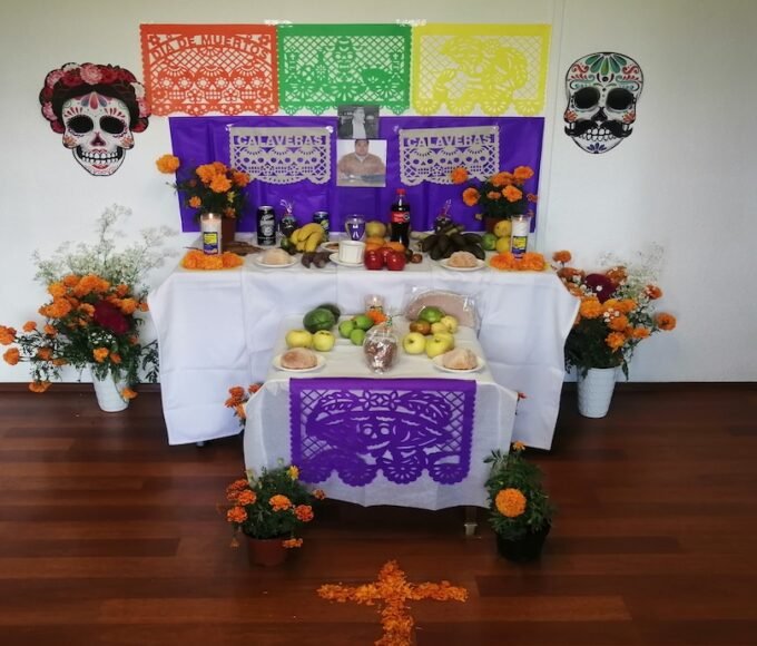 adultos ofrenda dia de muertos