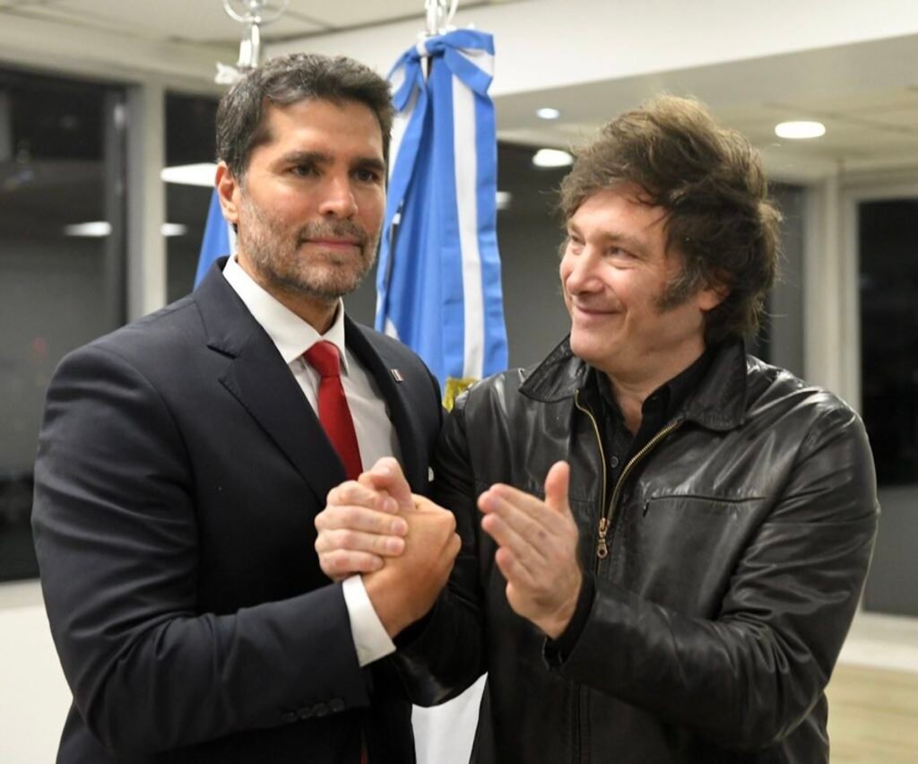 foto de milei y eduardo verástegui