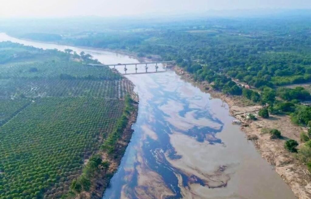 Foto para nota del derrame de petróleo en Veracruz