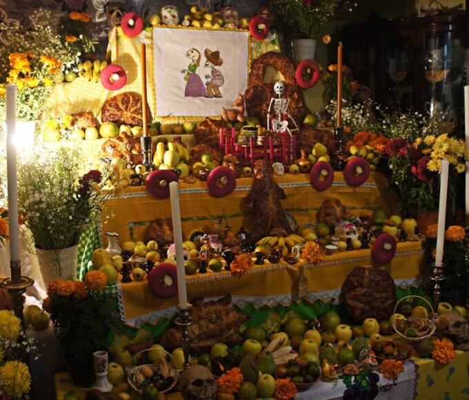 niños y niñas por el Día de Muertos