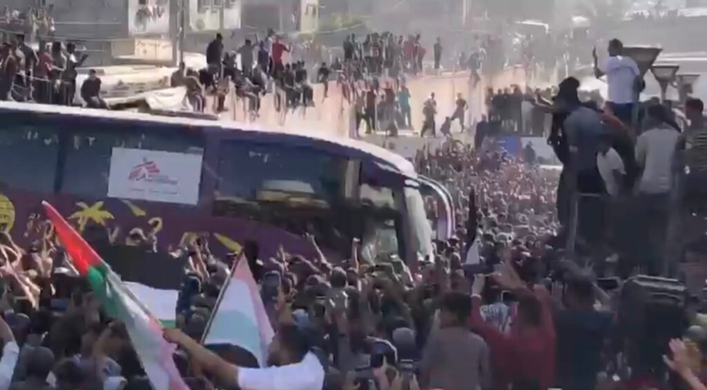 Rehenes palestinos e israelíes son liberados tras acuerdo de paz entre Israel y Hamás